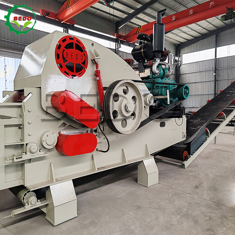 ফিড কনভেয়র 235HP হাইড্রোলিক মোটর কাঠ চিপার মেশিন 700x400mm ইনলেট ড্রাম টাইপ শিল্প Shredder