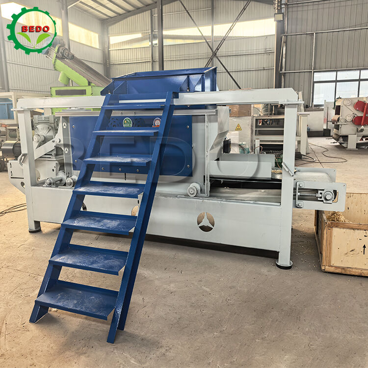 ৪০০-৫০০ কেজি/ঘন্টা ক্ষমতা এবং স্বয়ংক্রিয় অপারেশন সহ ১২৫মিমি রোলার ব্যাস কাঠ চিপস মেশিন