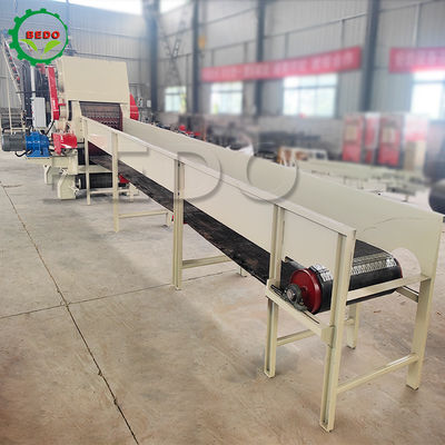 শক্তিশালী ডিজেল ইঞ্জিন কাঠ চিপার মেশিন 25-35 মিমি চিপ আকার এবং 12-15t / ঘন্টা ক্ষমতা সঙ্গে